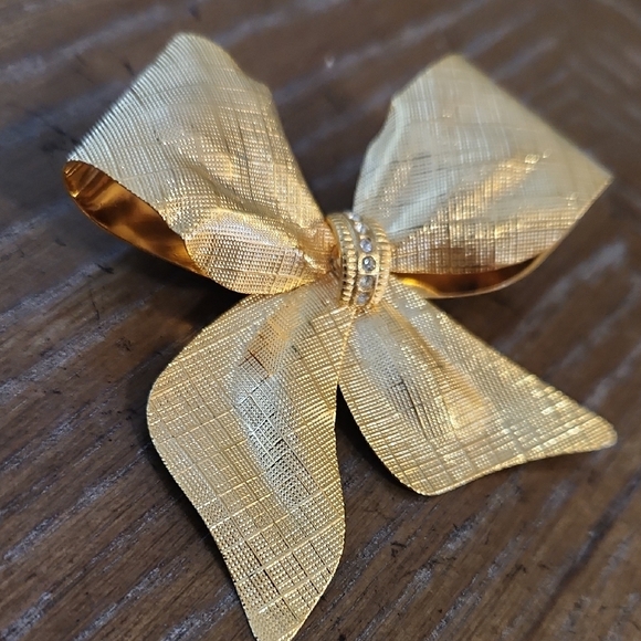 Gold Tone Bow with Rhinestones Brooch - Picture 4 of 5